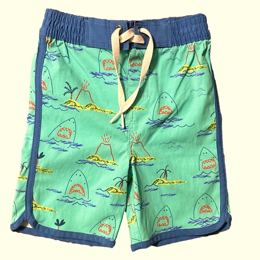 Hanna Andersson Green and Blue Shark and volcano Print Shorts 2T ⭐️